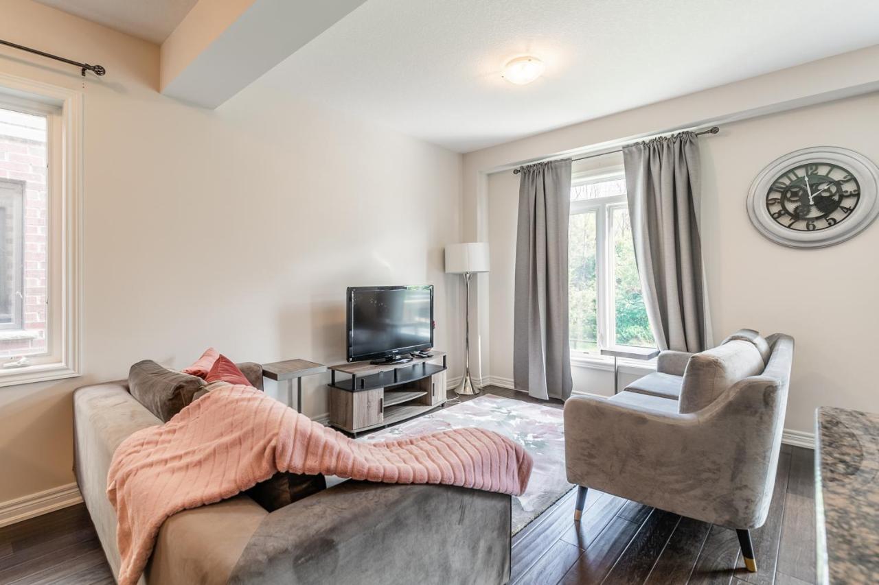 Globalstay Modern Townhomes In Lakeshore Steps To The Beach Hamilton Exterior foto