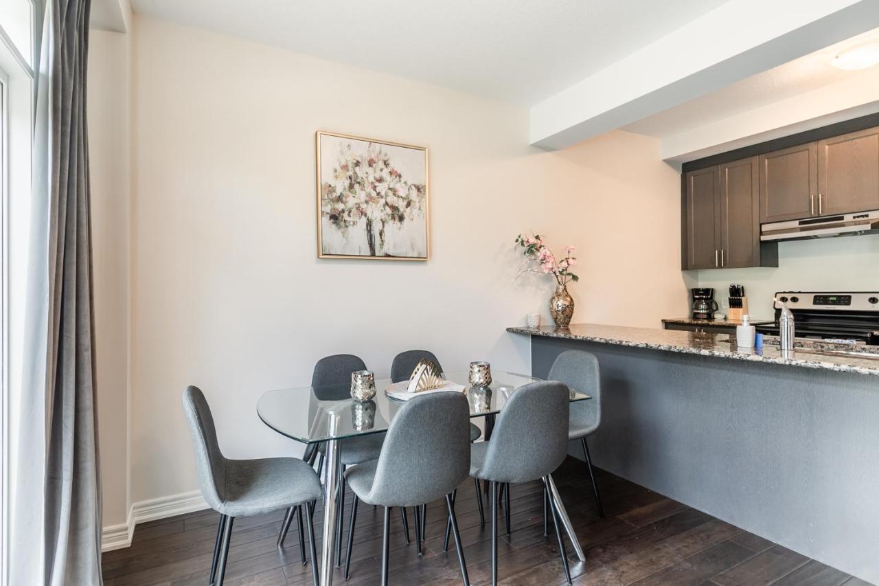 Globalstay Modern Townhomes In Lakeshore Steps To The Beach Hamilton Exterior foto